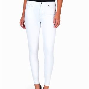 Kut From The Kloth brand new ultra-soft cotton denim. Mid rise, skinny